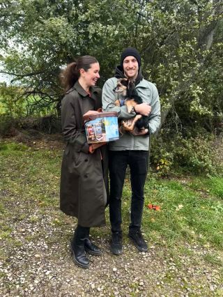 Šťastná @maisha.yael šťastný @jakubvencl a nejšťastnější Otík 🩵 Z dočasky se stal domov. Otík za posledních několik měsíců...