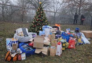 Díky za krásně strávený den a hromadu dárečku nejen pro pejsky a kočičky. Bylo moc prima vás vidět a popovídat si s vámi....